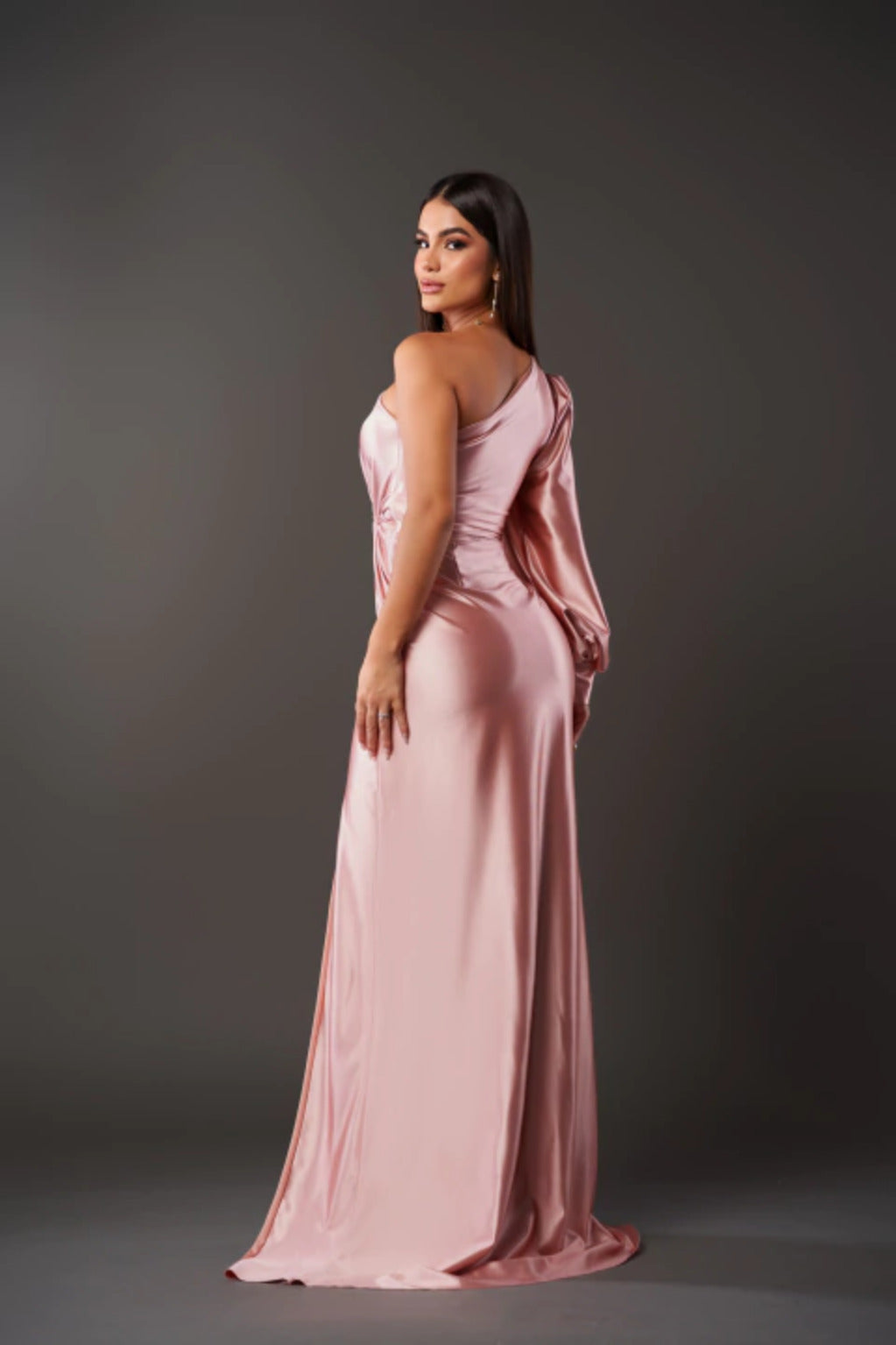 Dorie - Vestido asimétrico con abertura larga