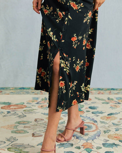Faina - Vestido largo negro de manga corta con estampado floral y cuello en V