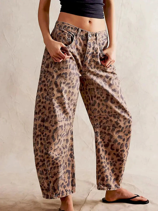 Mia - Vaqueros de cintura alta y corte ancho, con estampado animal y corte recto