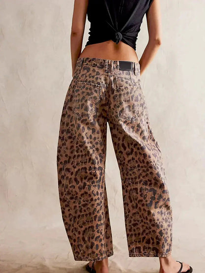 Mia - Vaqueros de cintura alta y corte ancho, con estampado animal y corte recto